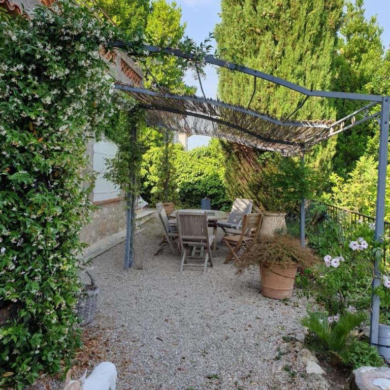 Charming Villa, Sunroof, big pool & olive trees - Villa - 31