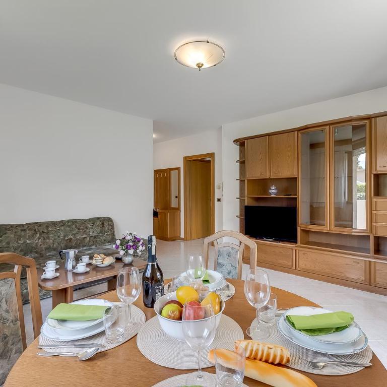 The Olive Tree Garden With Mountain View - Happy Rentals - Apartment with Balcony - 18