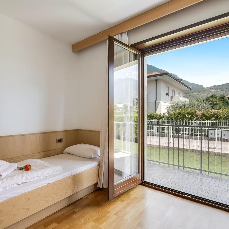 The Olive Tree Garden With Mountain View - Happy Rentals - Apartment with Balcony - 21