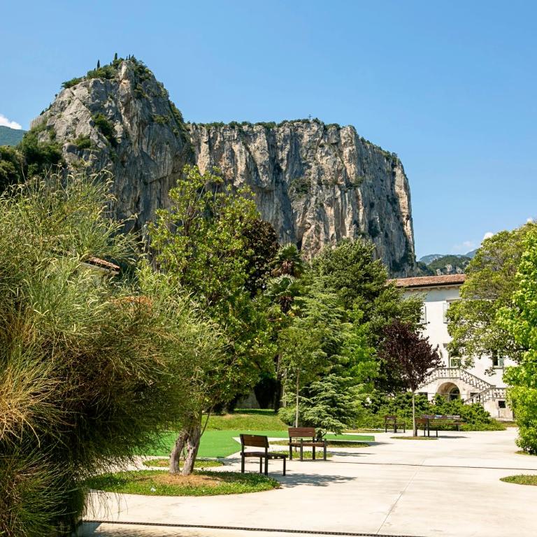 The Olive Tree Garden With Mountain View - Happy Rentals - Apartment with Balcony - 27