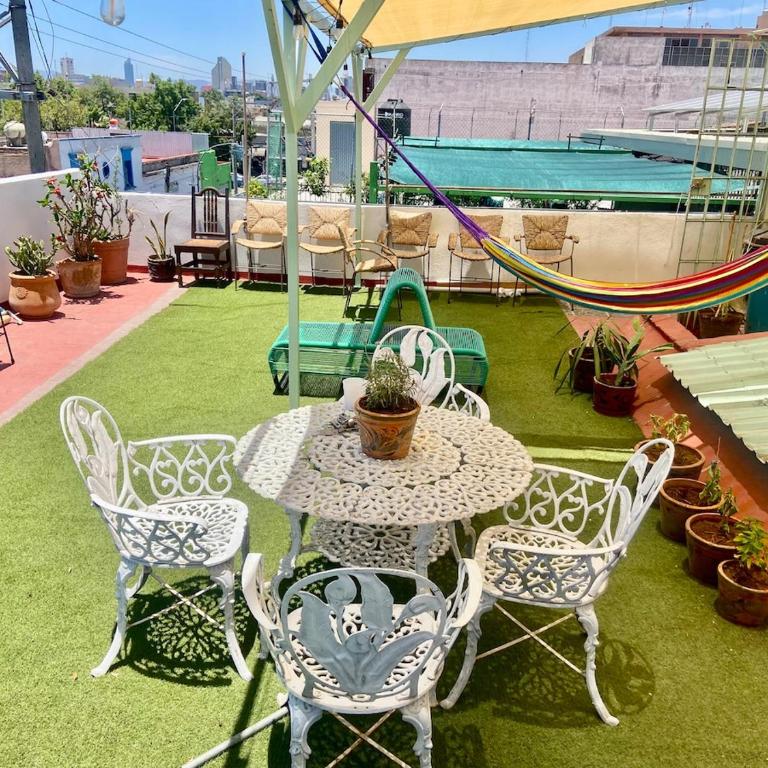 Stylish Art Déco Mexican House with rooftop - Three-Bedroom Apartment with View - 46