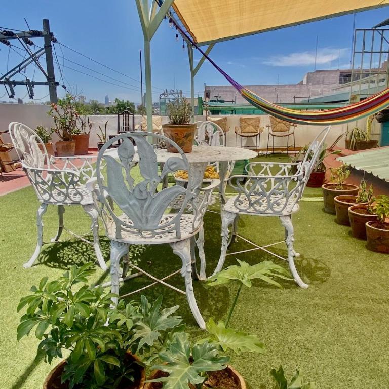 Stylish Art Déco Mexican House with rooftop - Three-Bedroom Apartment with View - 44