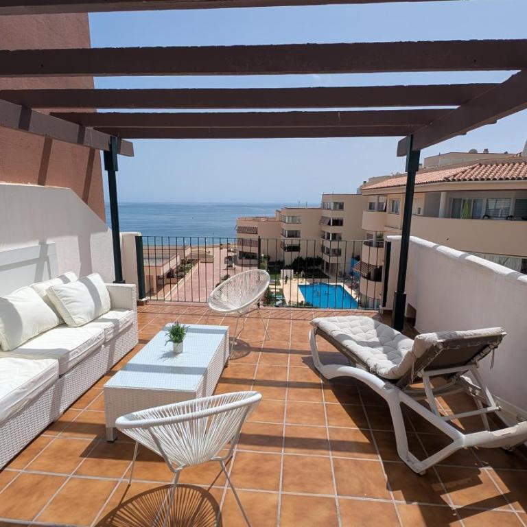 Sea View Penthouse in Benalmádena - One-Bedroom Apartment - 8