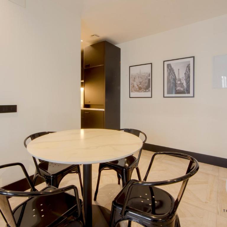 Fancy Apt para 4px en la Plaza del Carmen-Gran Via E2 - Apartment - 3