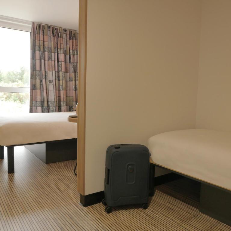 B&B HOTEL Carcassonne Rocadest La Cité - Chambre Triple - 8