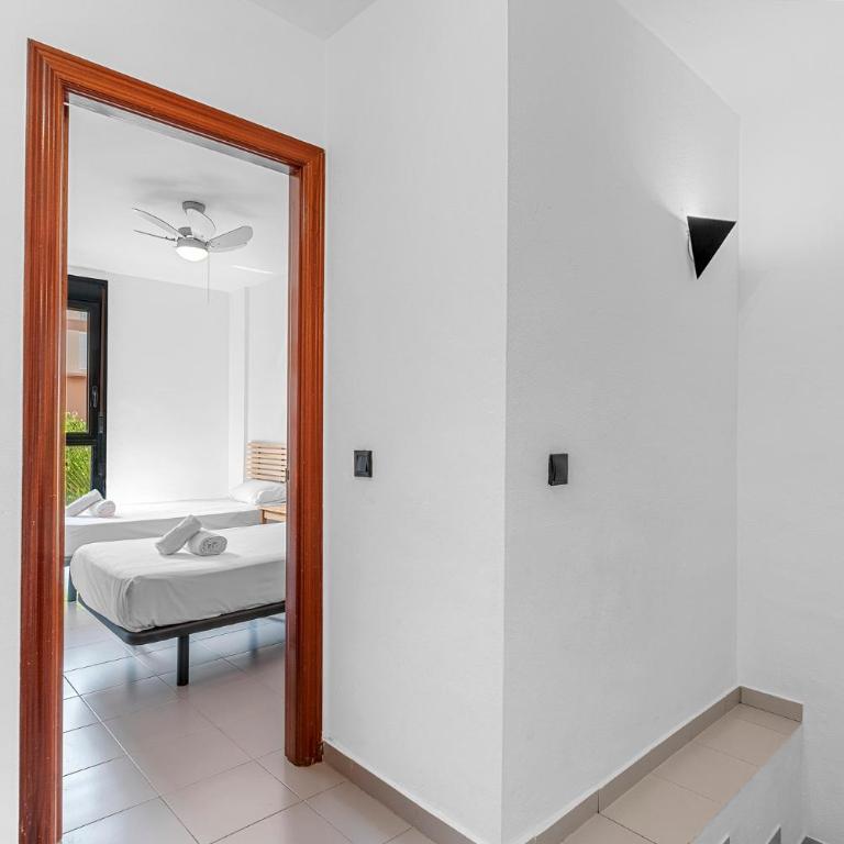 MEDANO4YOU Zoe's Garden Holiday Home - Apartamento de 2 dormitorios con terraza - 33