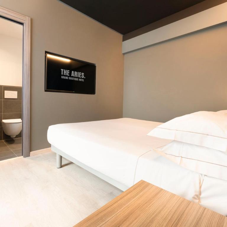 The Aries Hotel - Junior Suite - 2