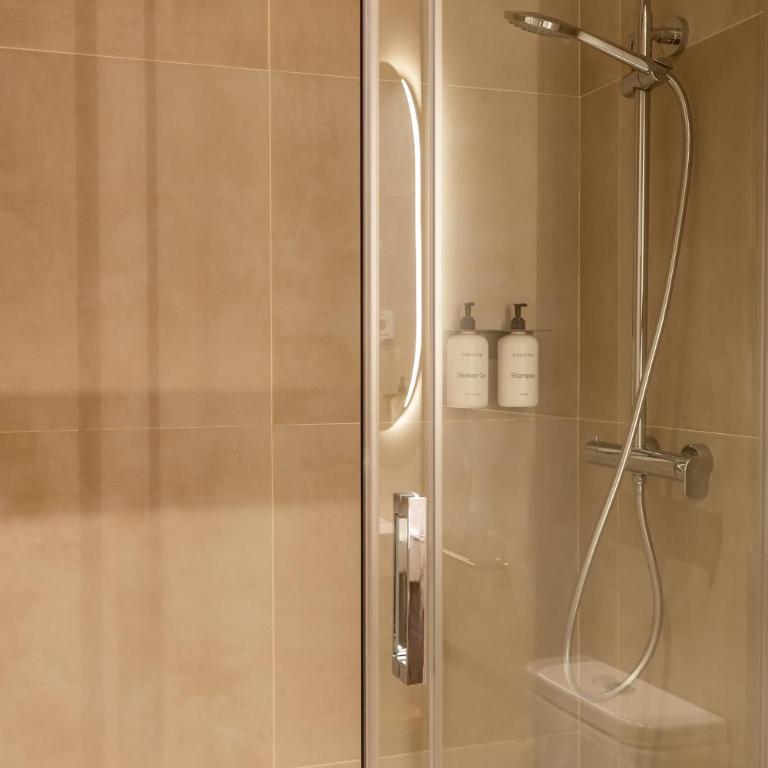 Colectia Stays Gran Vía - Habitación Doble Deluxe con cama supletoria - 4