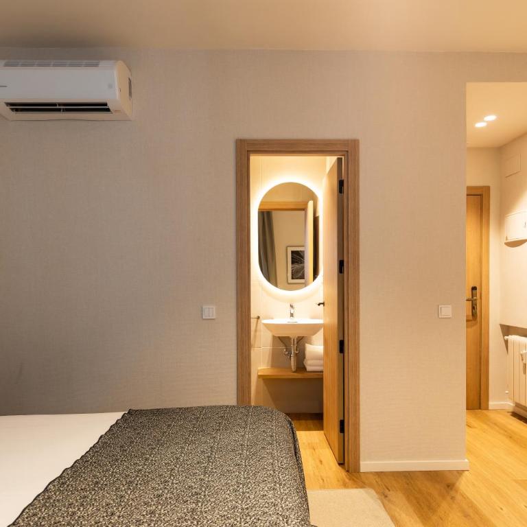 Colectia Stays Gran Vía - Habitación Doble Deluxe con cama supletoria - 6