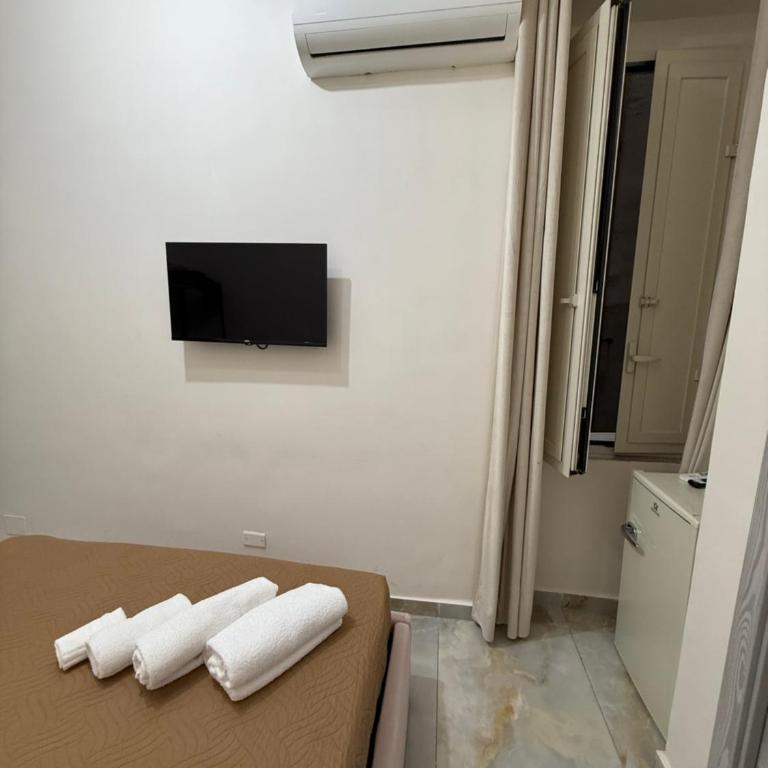 HV Mattonelle Naples center - Camera Matrimoniale Standard - 3