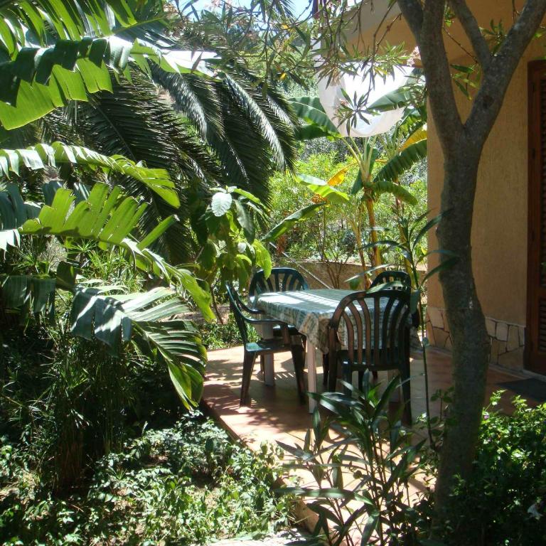 Stanza con bagno e cucina in comune in Villa Giardino Spiaggia - Double or Twin Room with Shared Bathroom - 1