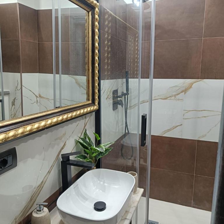 BNB Frescoes Rooms San Frediano - Camera Deluxe - 9