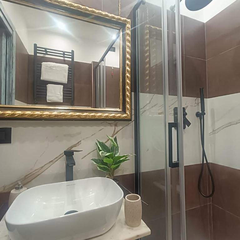BNB Frescoes Rooms San Frediano - Camera Deluxe - 12