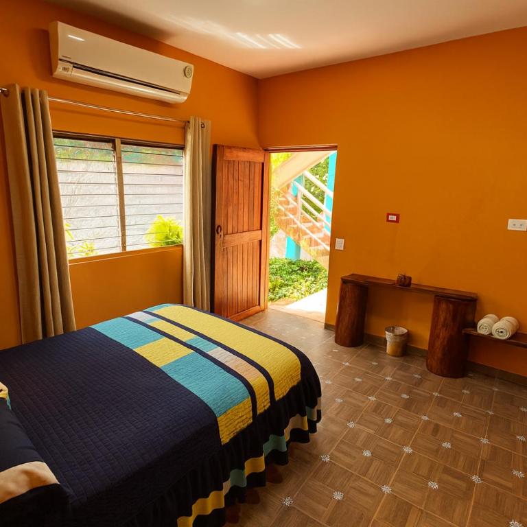 Yaxche Centro Hostal y Camping - Habitación Cuádruple con baño privado - 6