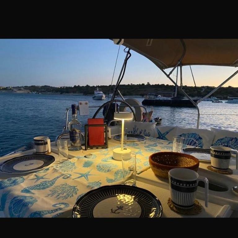 Nautical Nomads Yacht Charter - Mobile Home - 2