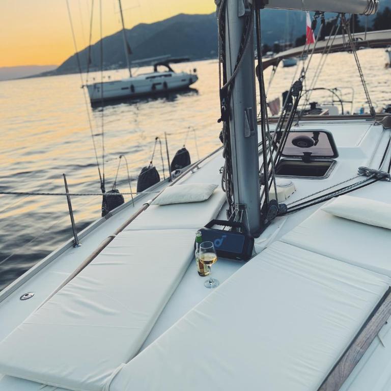 Nautical Nomads Yacht Charter - Mobile Home - 3