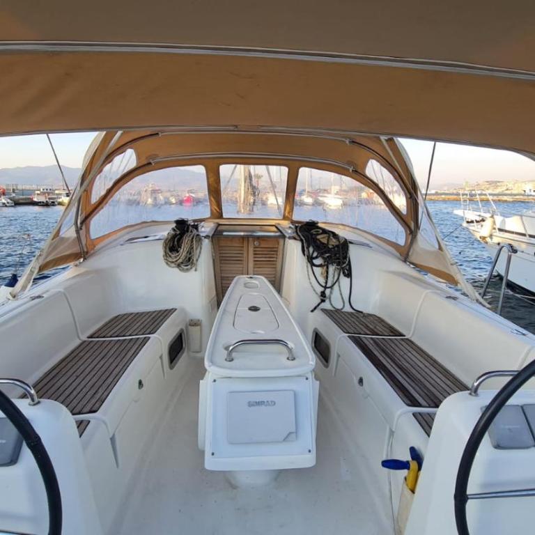 Nautical Nomads Yacht Charter - Mobile Home - 5