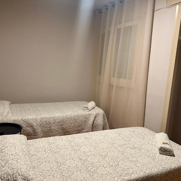 Can Setmanes by CozyCatalonia - Hostal Central Blanes - Habitación Doble - 2 camas - 3