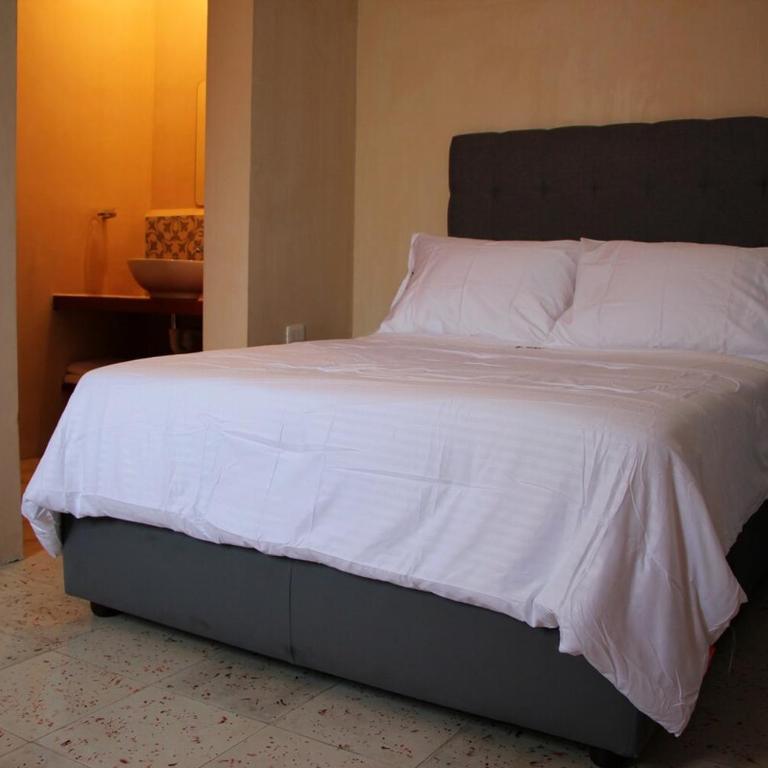 Charming and private with a pool in Merida Centro - Three-Bedroom House - 26