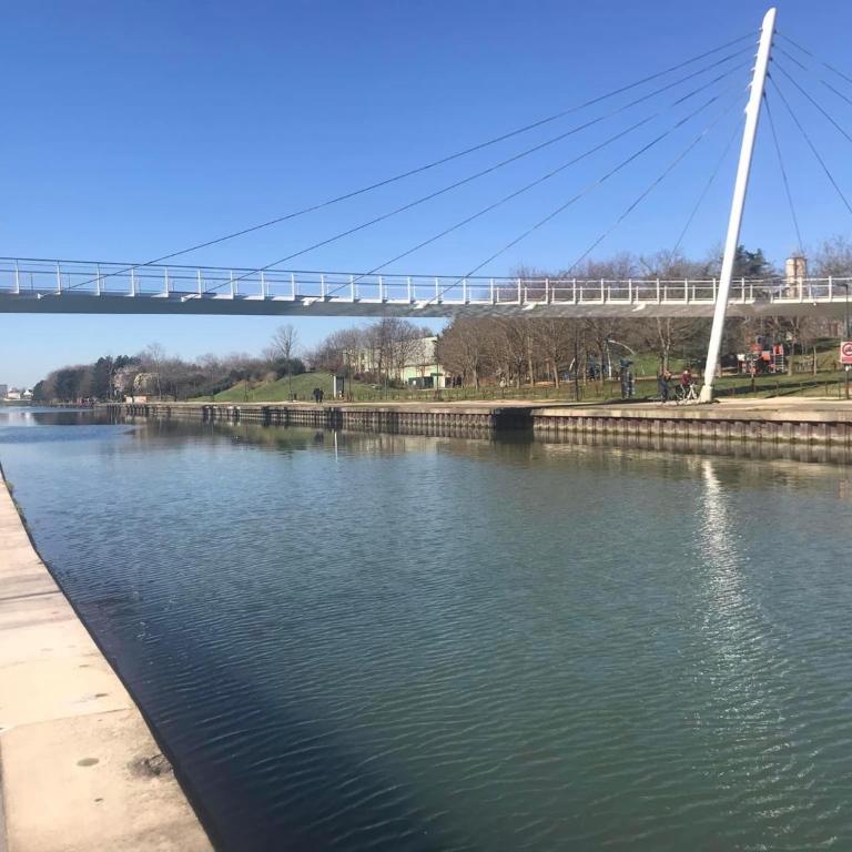Private bedroom in a charming apartment on the banks of the Canal de l Ourcq - Chambre Double - 6
