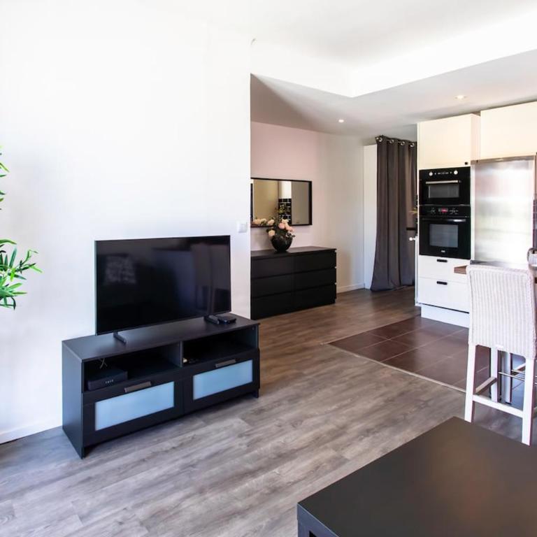 L4 Staywizus - 2BDR Hotel des Postes Central, Massena AC 2Balconies - Appartement 2 Chambres - 11