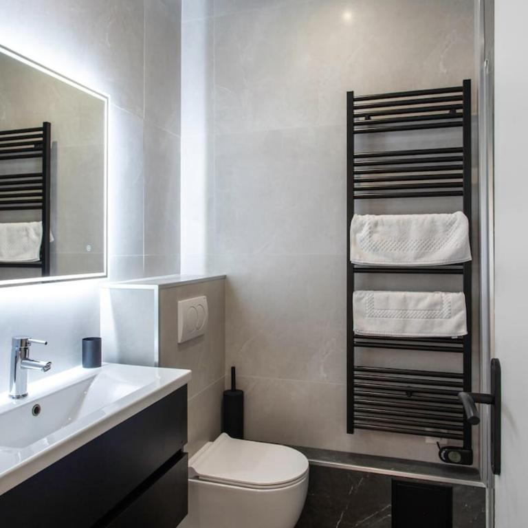 L4 Staywizus - 2BDR Hotel des Postes Central, Massena AC 2Balconies - Appartement 2 Chambres - 37