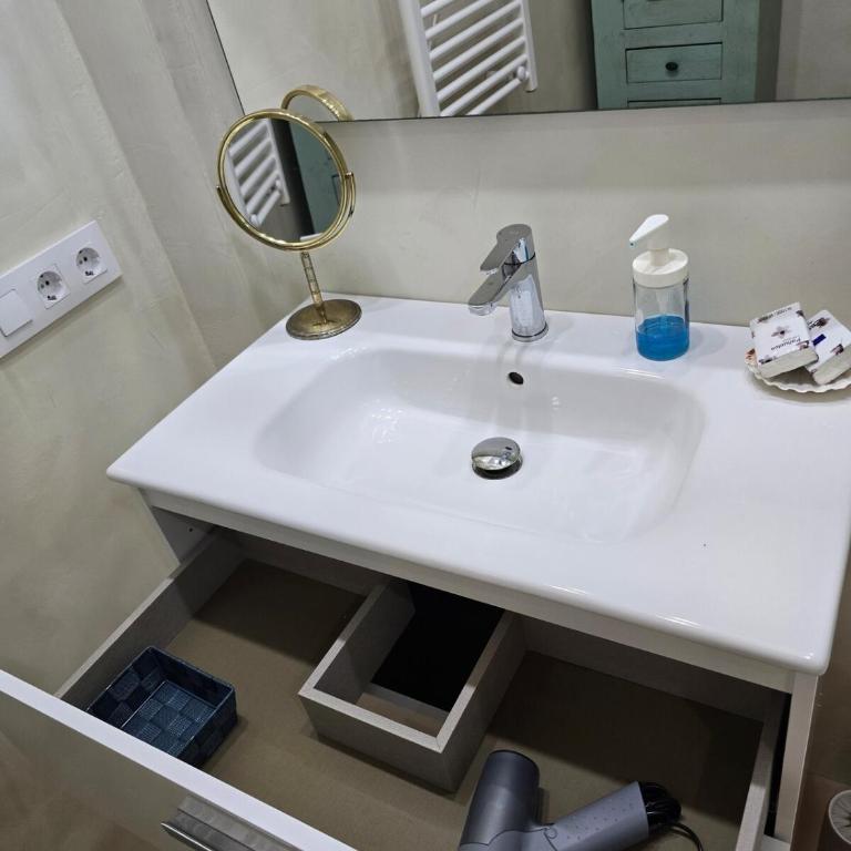 Villa Serena - Three-Bedroom Apartment - 16