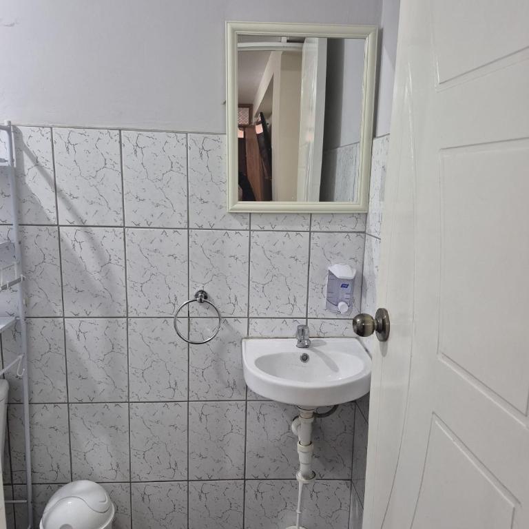 Habitación privada 2do piso cerca a la Plaza Constitución - Double Room - 4