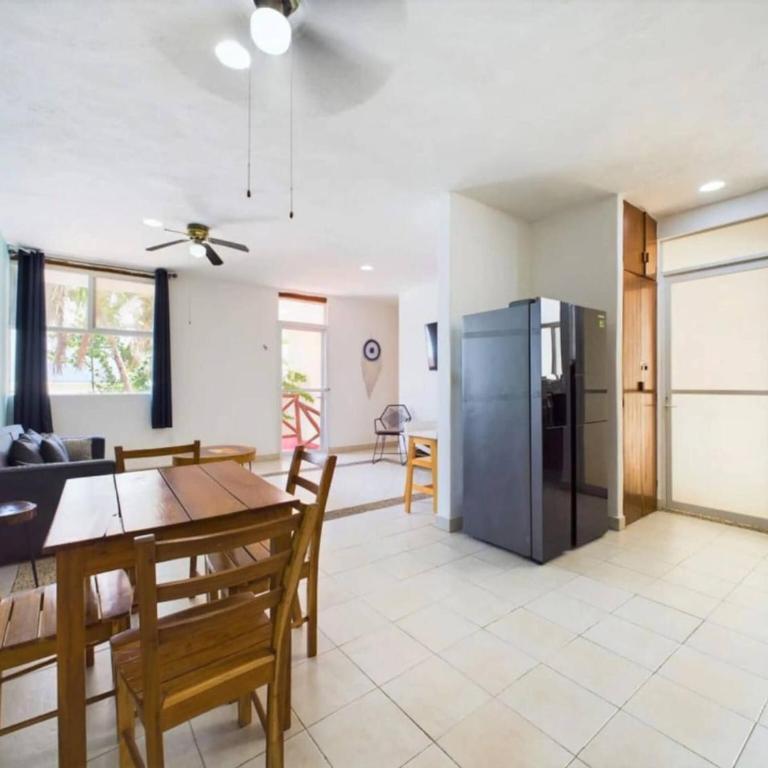 Stylish 2BR Retreat with Private Patio - Apartamento - 15