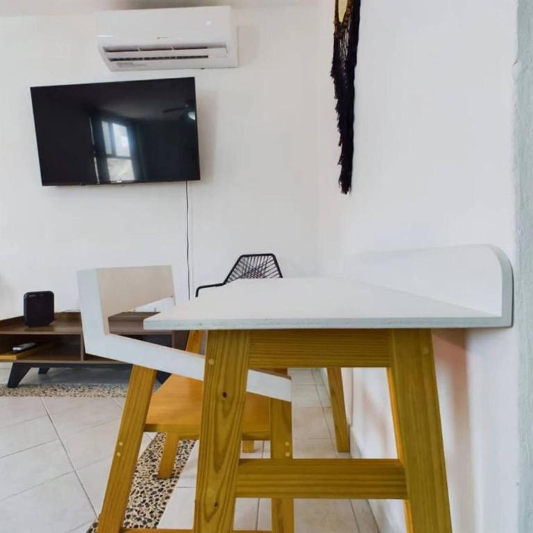 Stylish 2BR Retreat with Private Patio - Apartamento - 21