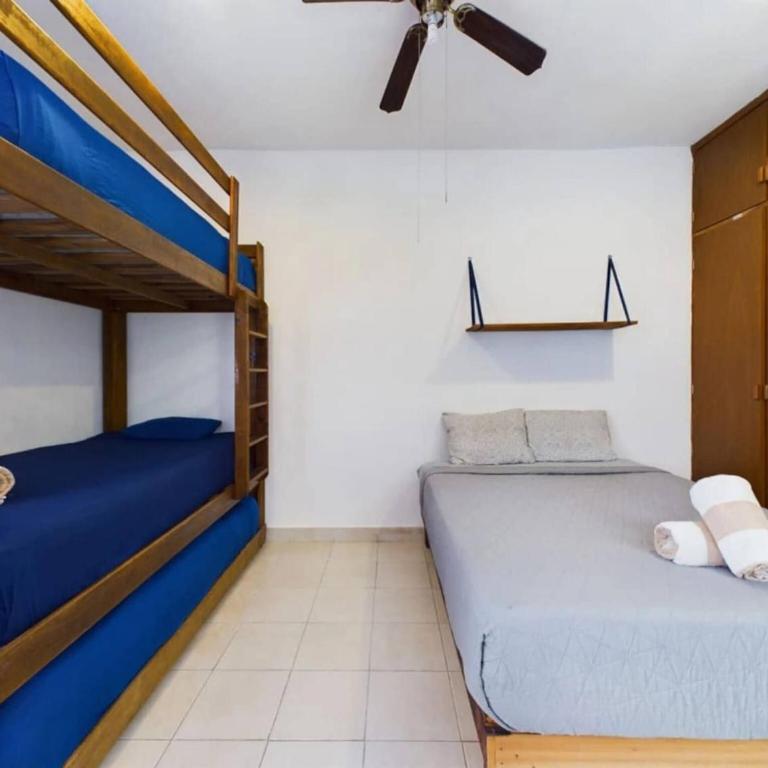 Stylish 2BR Retreat with Private Patio - Apartamento - 26
