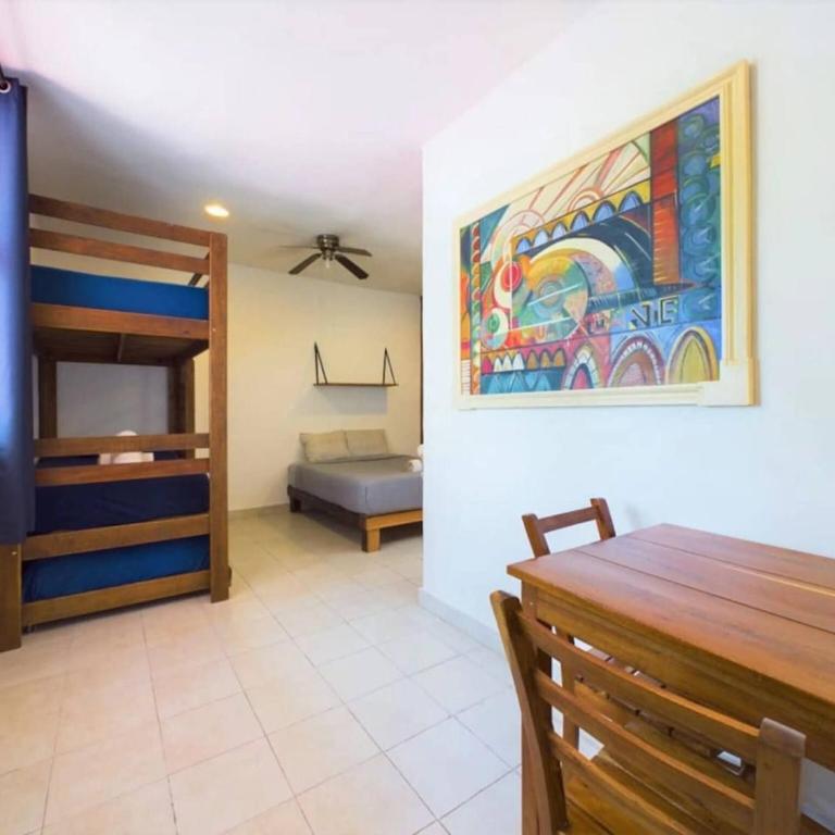 Stylish 2BR Retreat with Private Patio - Apartamento - 29