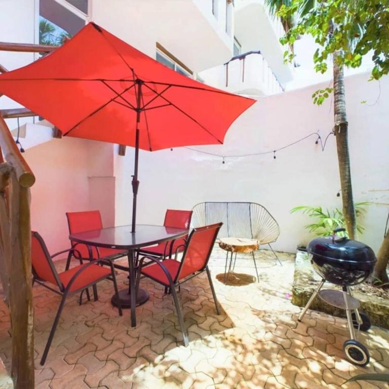 Stylish 2BR Retreat with Private Patio - Apartamento - 43