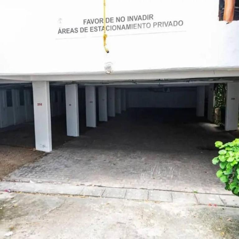 Stylish 2BR Retreat with Private Patio - Apartamento - 51