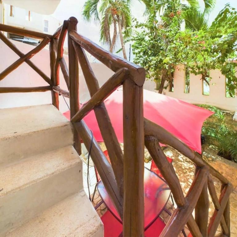 Stylish 2BR Retreat with Private Patio - Apartamento - 52