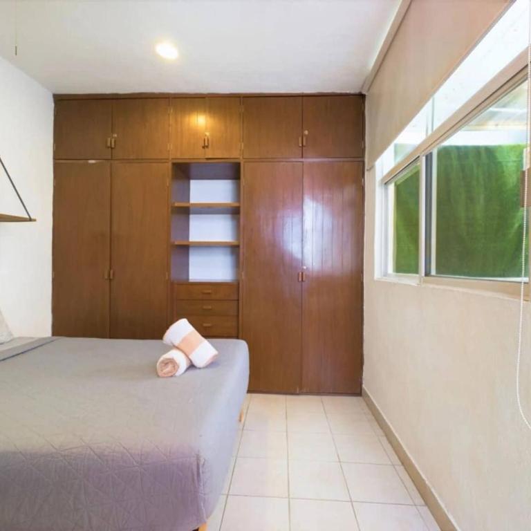 Stylish 2BR Retreat with Private Patio - Apartamento - 63
