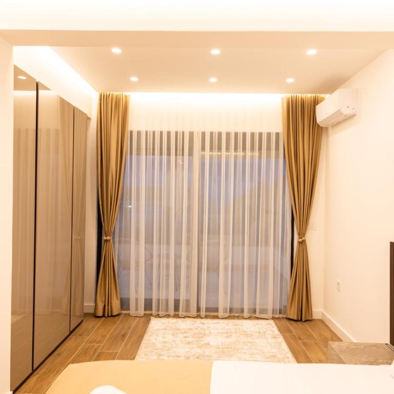 sea and sun luxury apartment - Two-Bedroom Apartment with Terrace and Sea View - 11