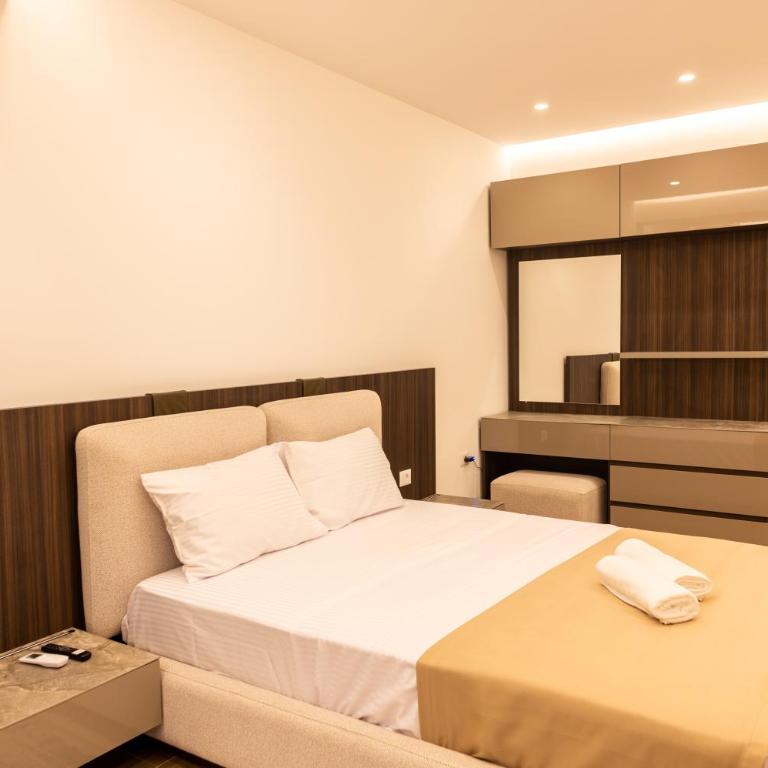 sea and sun luxury apartment - Two-Bedroom Apartment with Terrace and Sea View - 22