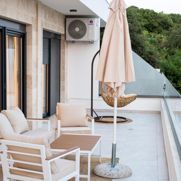 sea and sun luxury apartment - Two-Bedroom Apartment with Terrace and Sea View - 36