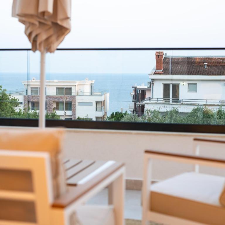 sea and sun luxury apartment - Two-Bedroom Apartment with Terrace and Sea View - 4
