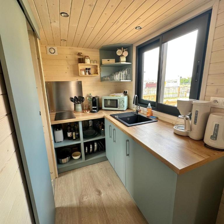 BERCK-PLAGE - Location saisonnière Tiny House insolite - 4 hébergements atypiques avec terrasse privée, proche mer, parking privé et gratuit, idéal weekend romantique, vacances en famille ou groupe - Chalet mit 2 Schlafzimmern - 5