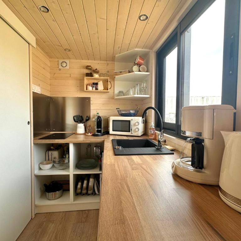 BERCK-PLAGE - Location saisonnière Tiny House insolite - 4 hébergements atypiques avec terrasse privée, proche mer, parking privé et gratuit, idéal weekend romantique, vacances en famille ou groupe - Chalet mit 2 Schlafzimmern - 5