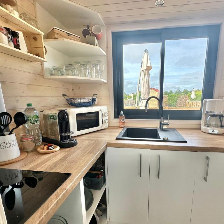 BERCK-PLAGE - Location saisonnière Tiny House insolite - 4 hébergements atypiques avec terrasse privée, proche mer, parking privé et gratuit, idéal weekend romantique, vacances en famille ou groupe - Chalet mit 2 Schlafzimmern - 6