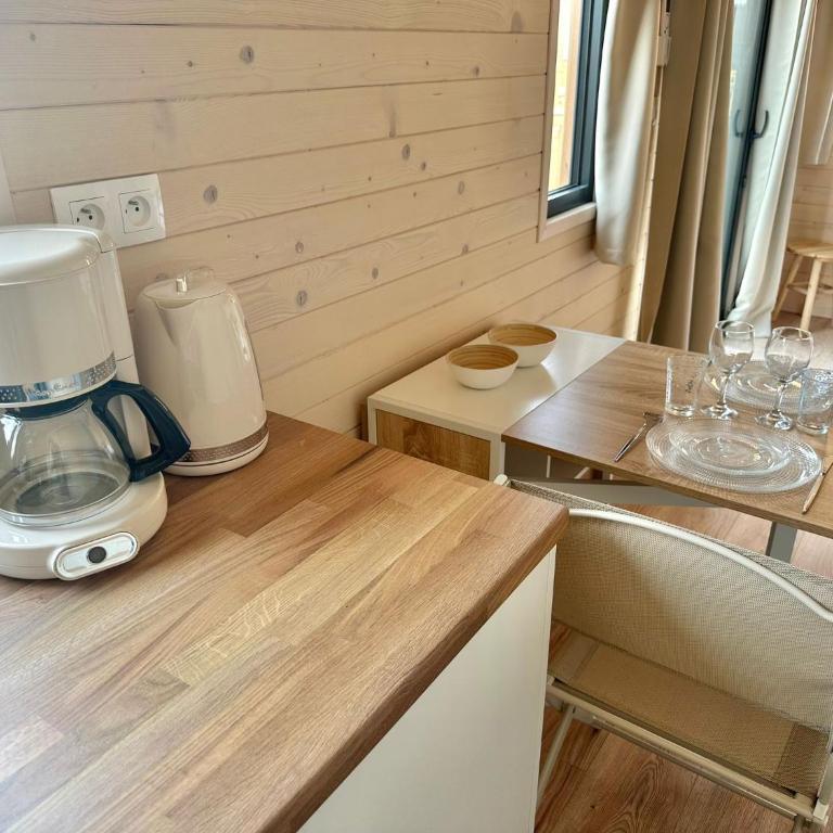 BERCK-PLAGE - Location saisonnière Tiny House insolite - 4 hébergements atypiques avec terrasse privée, proche mer, parking privé et gratuit, idéal weekend romantique, vacances en famille ou groupe - Chalet mit 2 Schlafzimmern - 7