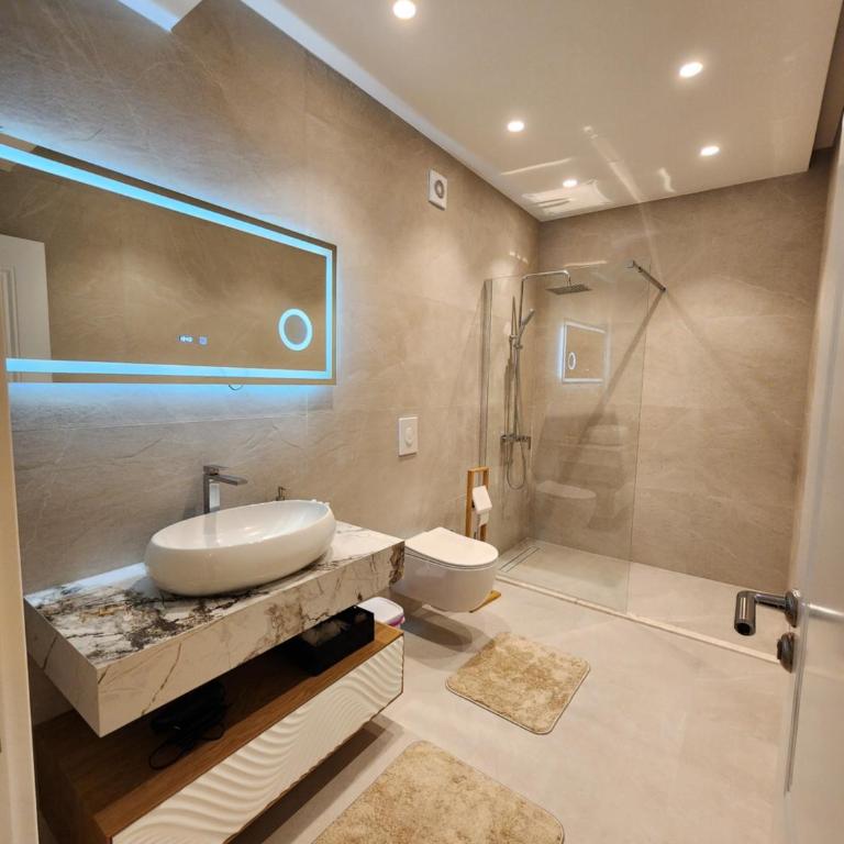 sea and sun luxury apartment - Two-Bedroom Apartment with Terrace and Sea View - 48