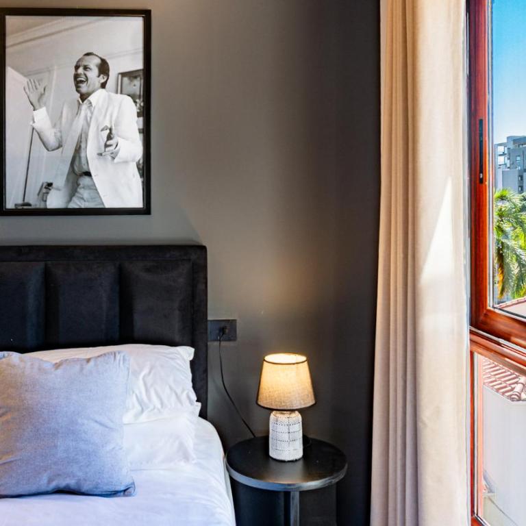 Dark Nicholson - One-Bedroom Apartment - 29