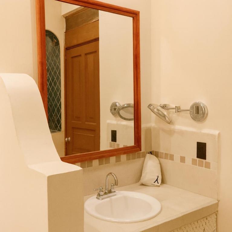 Enigmatic Boutique Hotel - Suite Deluxe - 8
