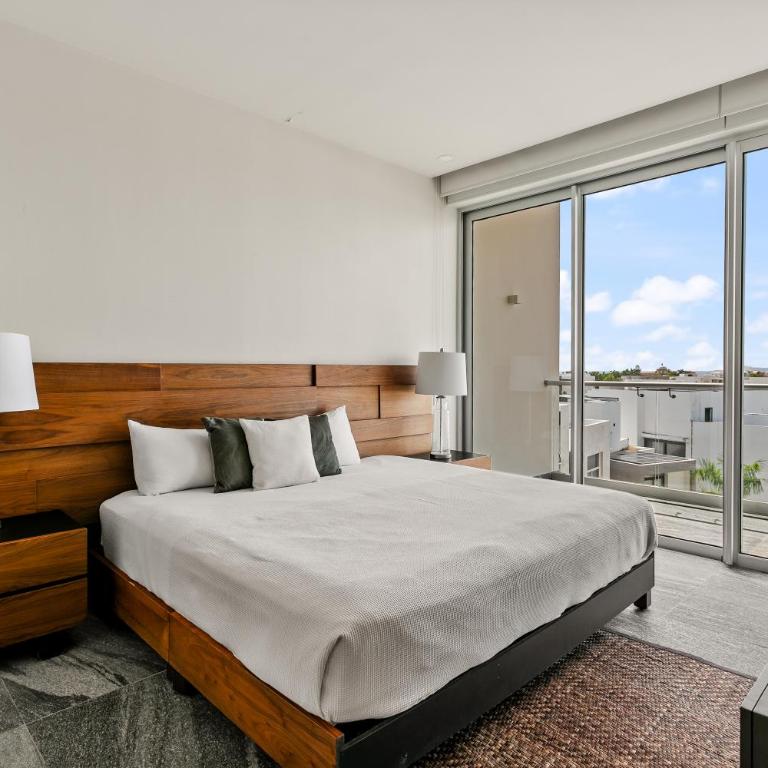 Classic 2BR Condo pool near beach - Two-Bedroom Apartment - 3