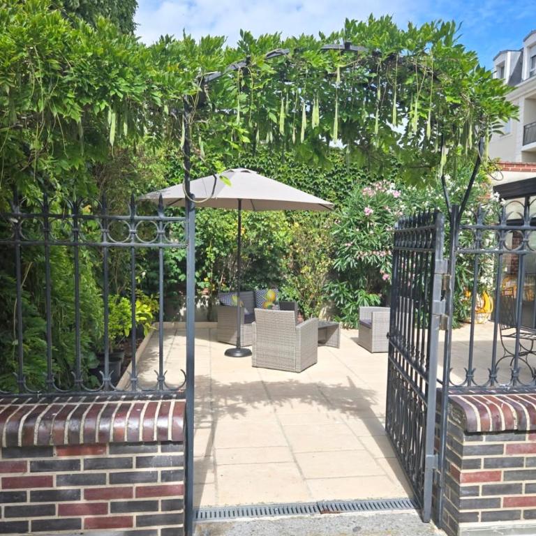 Secret Brick Garden - Villa plein centre Deauville - 7 personnes - jardin - parking - Villa 3 Chambres - 4