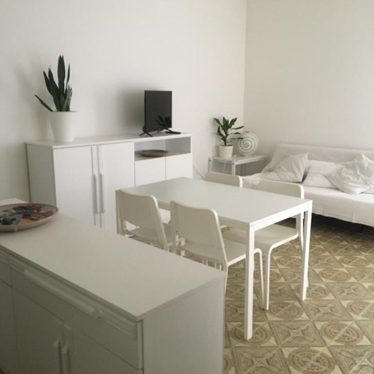 Algherive - Two-Bedroom Apartment - 1